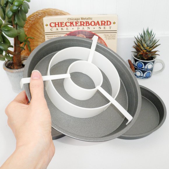 Vintage 1970's Chicago Metallic Checkerboard Cake Pan Set in Box Silverstone 70s - Picture 2 of 7